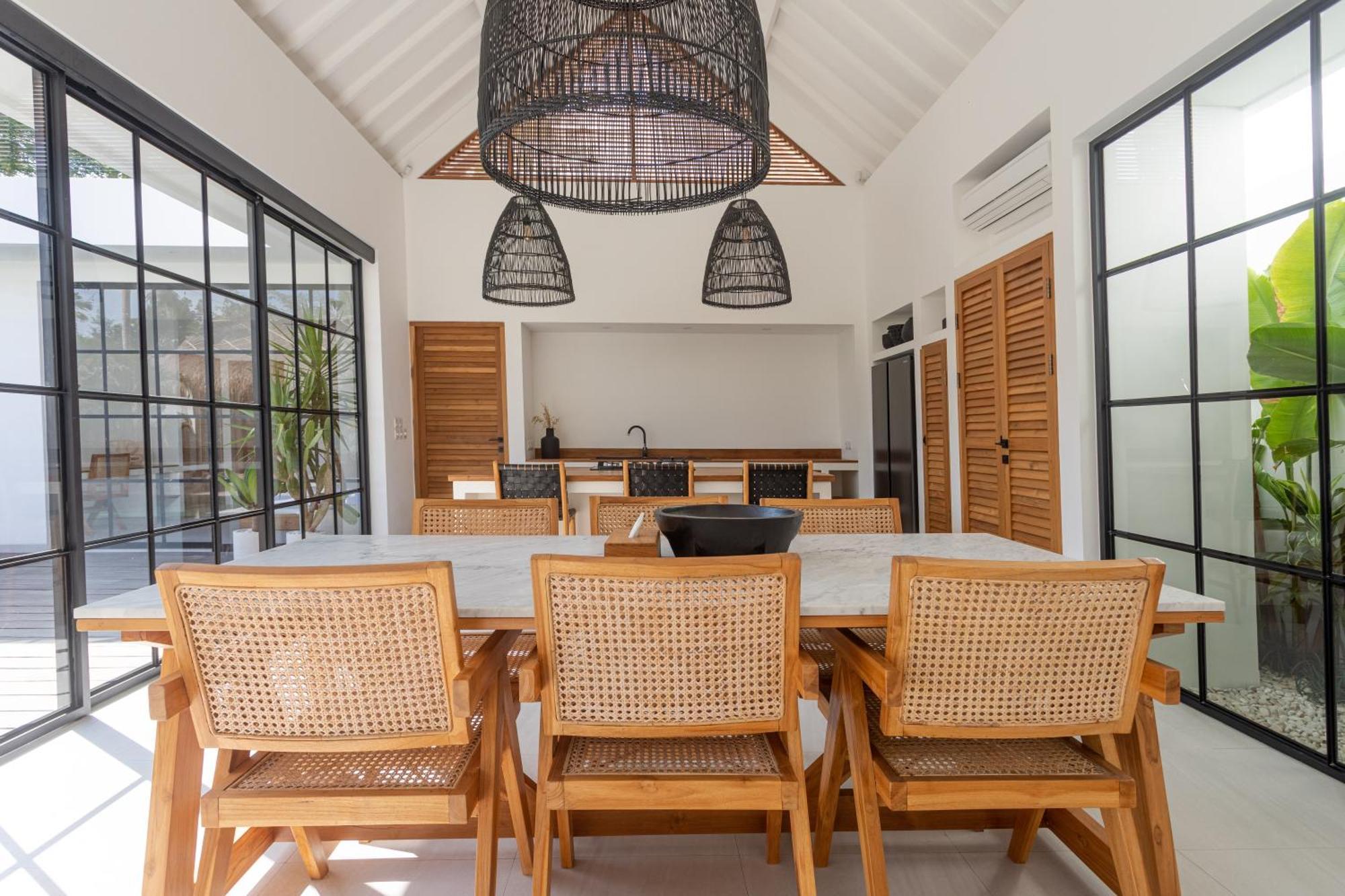 The Young - Villa Uluwatu (Bali)