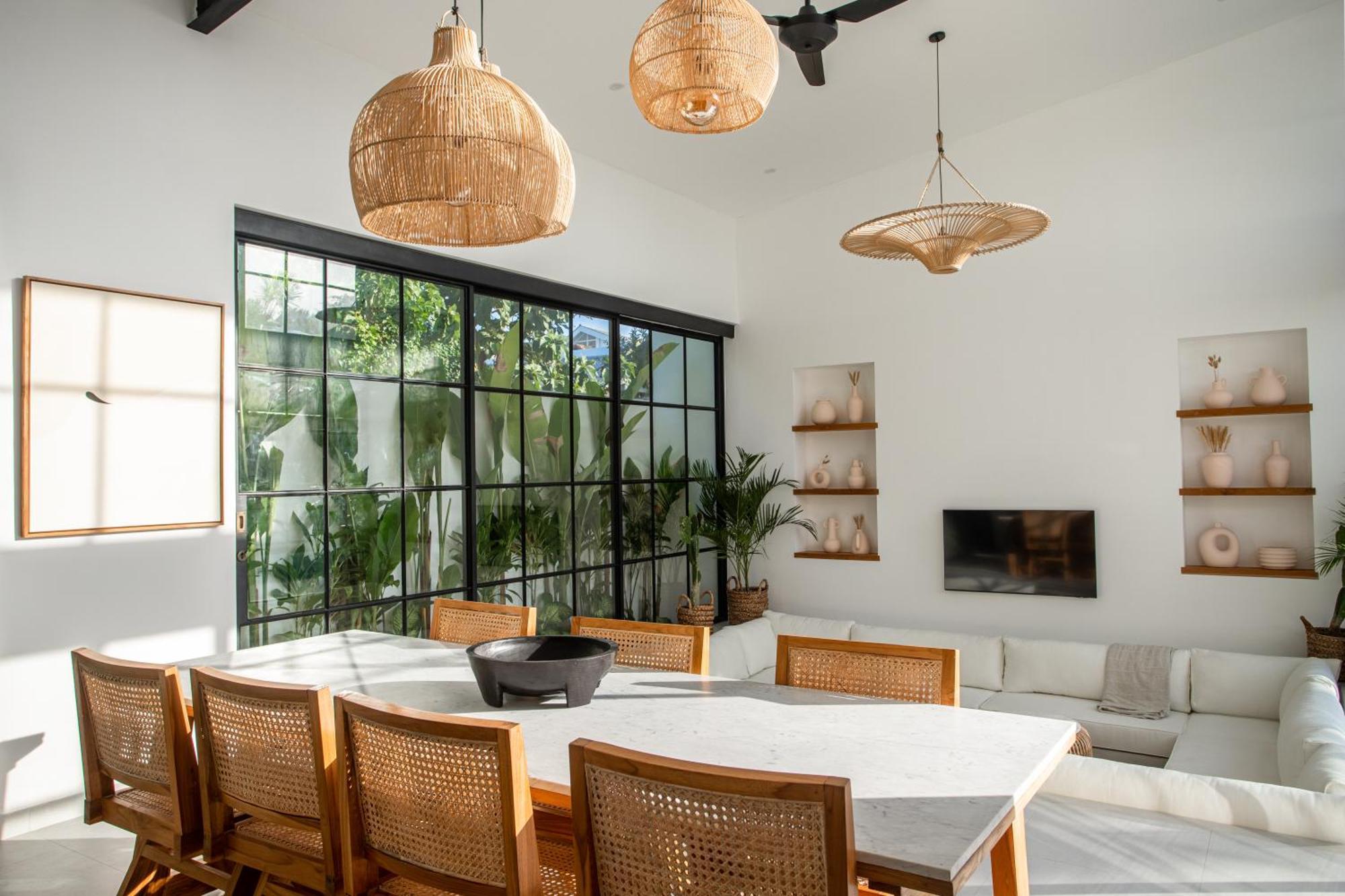 The Young - Villa Uluwatu (Bali)